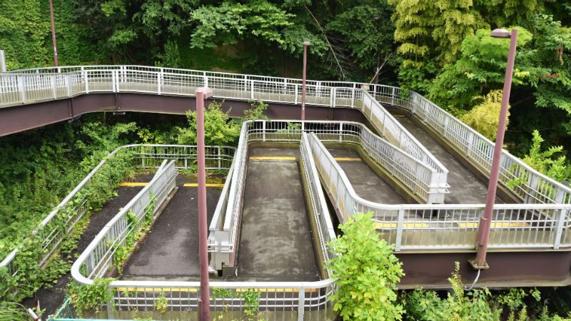 ①:桂町歩道橋|外国人ニンジャと戦うシーン